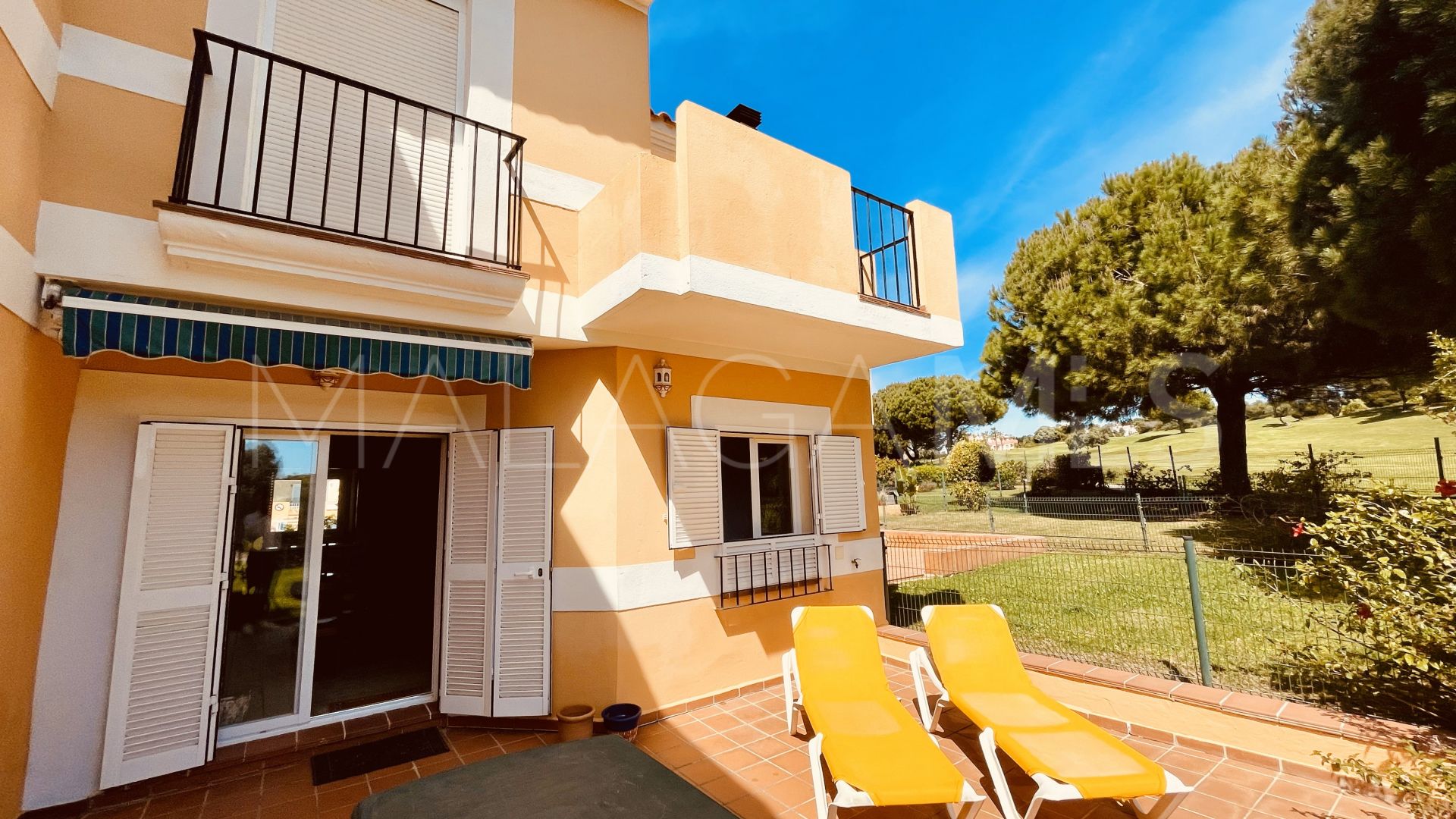 Adosado for sale in La Duquesa Golf de 3 bedrooms