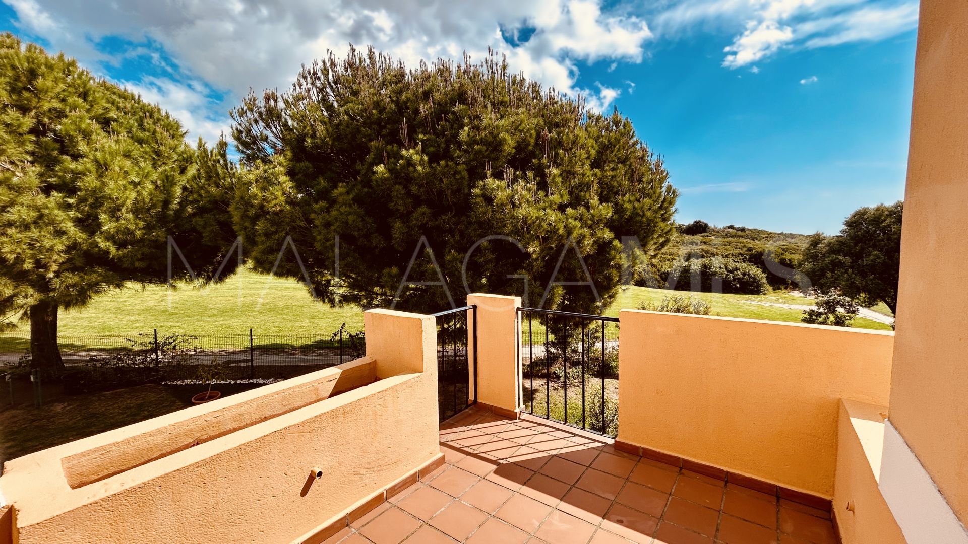 Adosado for sale in La Duquesa Golf de 3 bedrooms