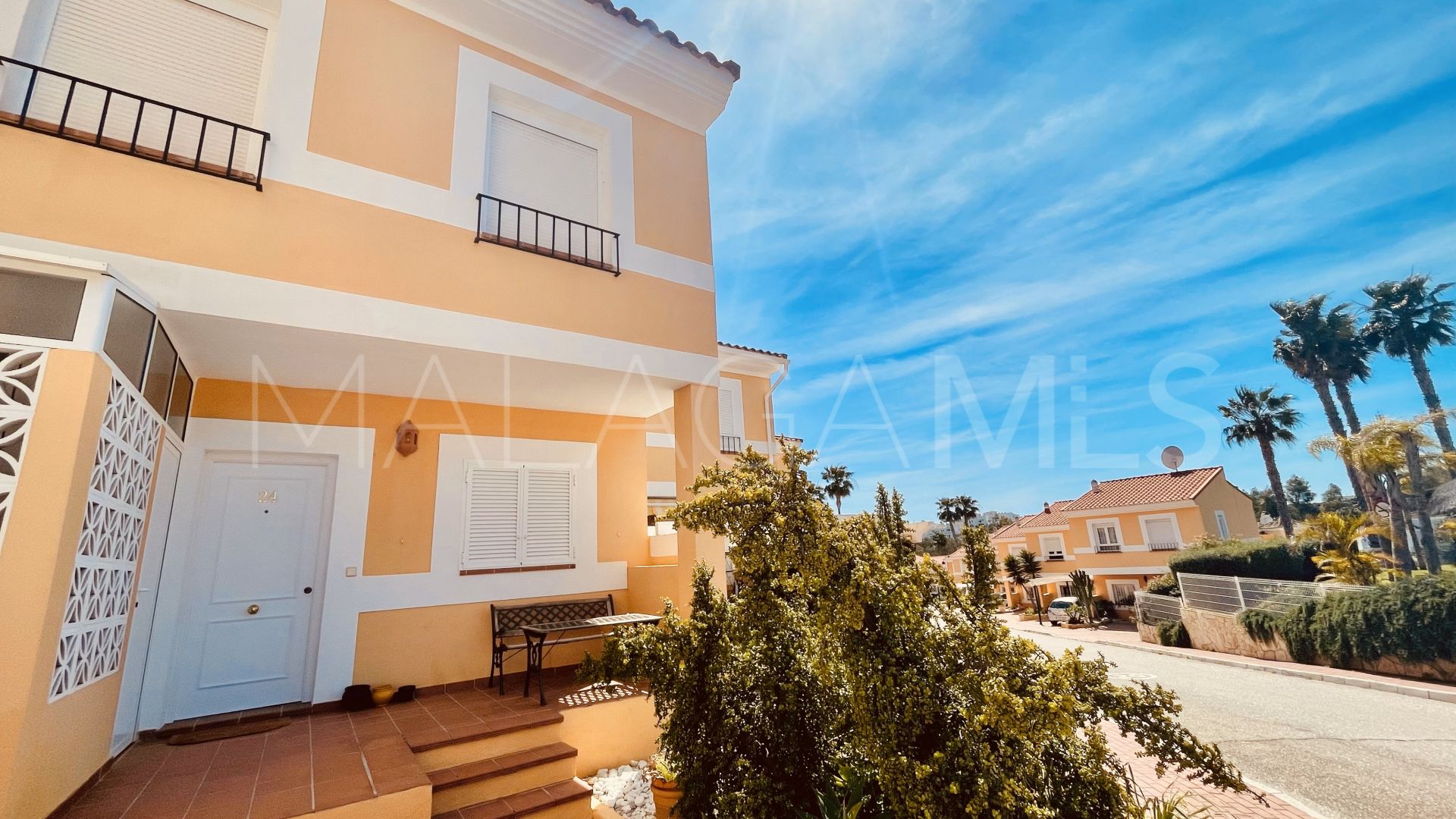 Adosado for sale in La Duquesa Golf de 3 bedrooms