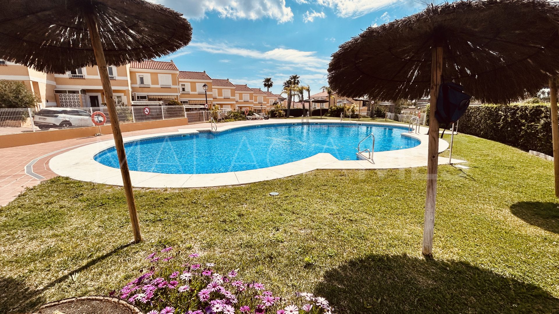 Adosado for sale in La Duquesa Golf de 3 bedrooms