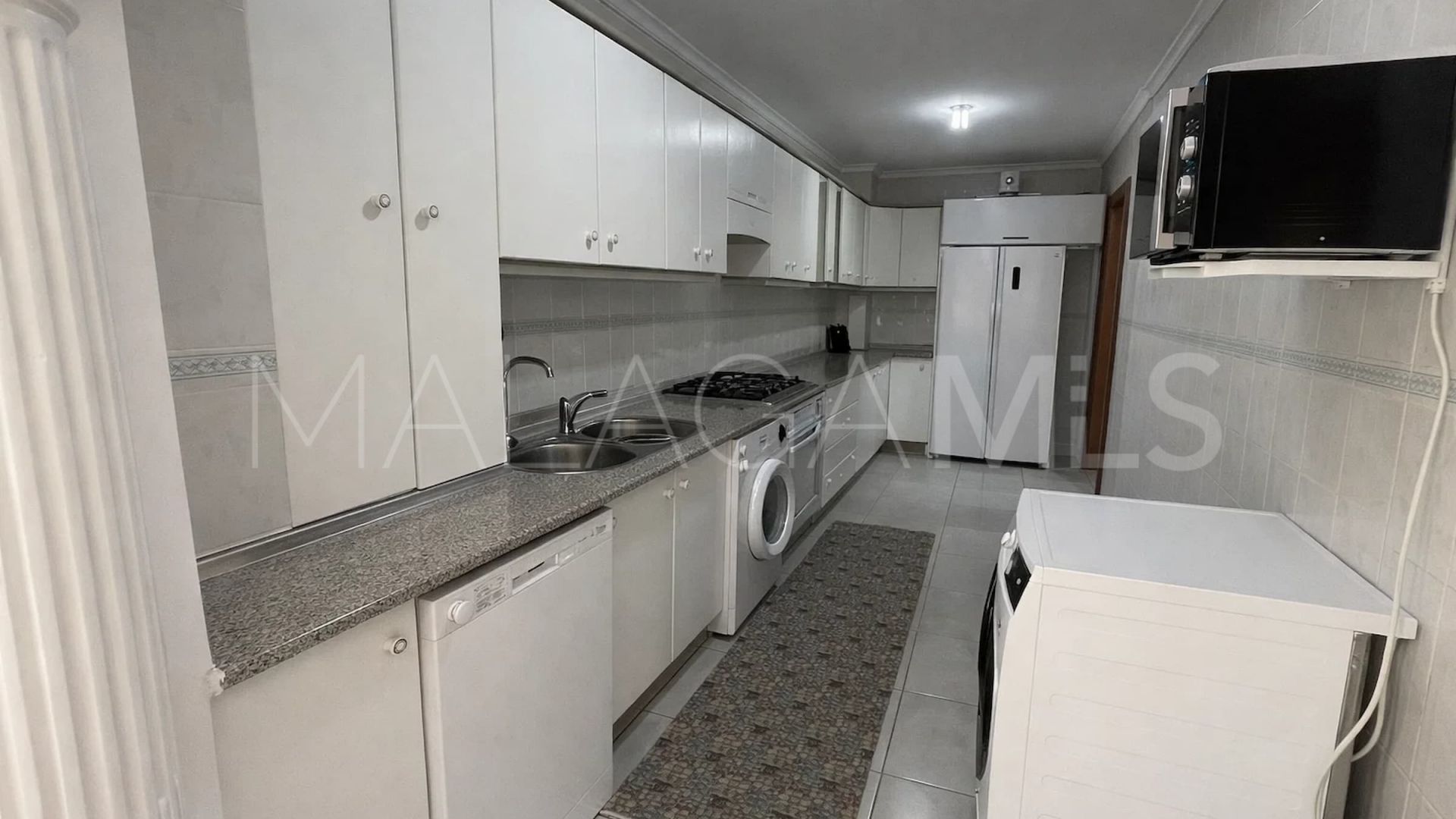 Se vende apartamento de 3 bedrooms in Estepona Centro
