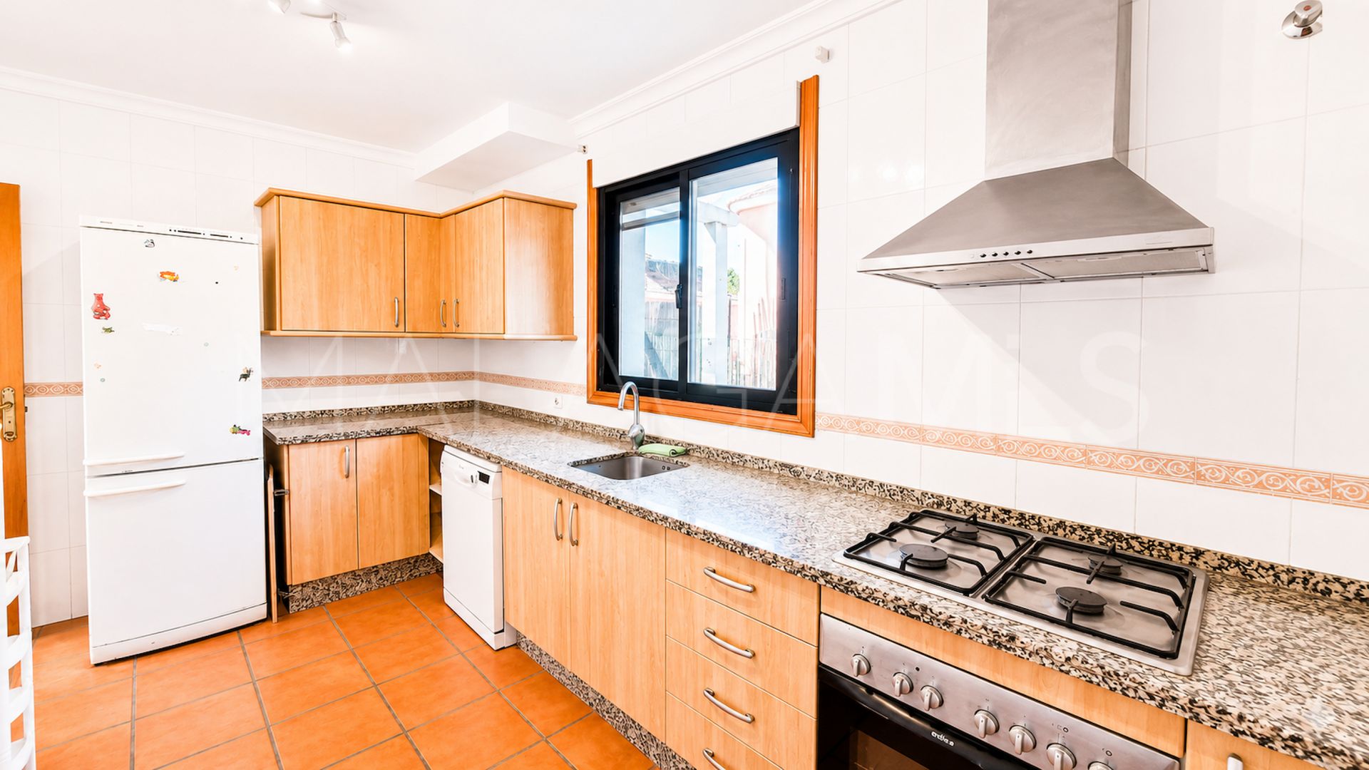 Buy villa in Sabinillas