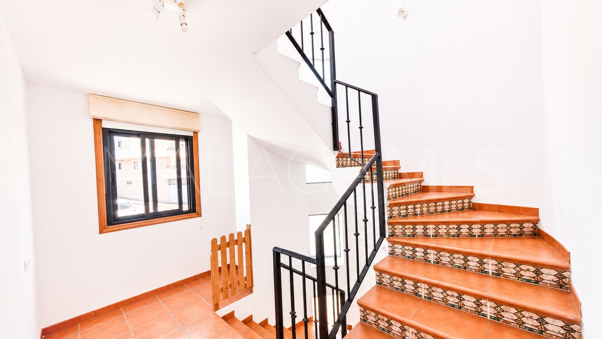 Buy villa in Sabinillas