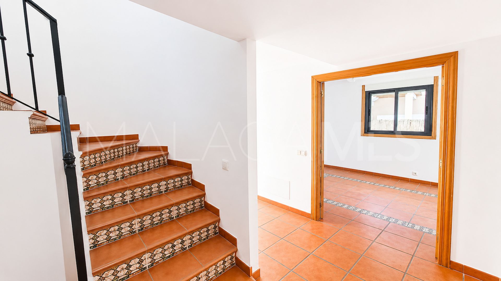 Buy villa in Sabinillas