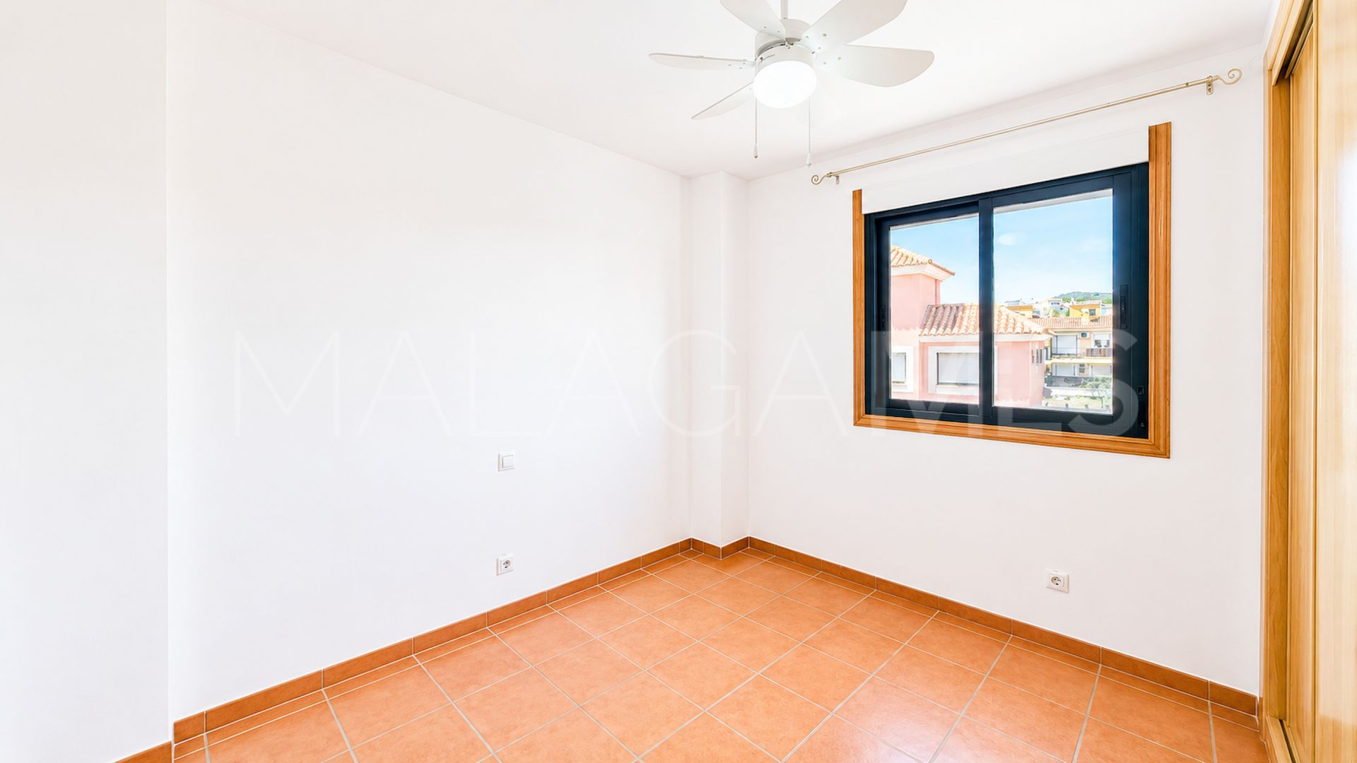 Buy villa in Sabinillas