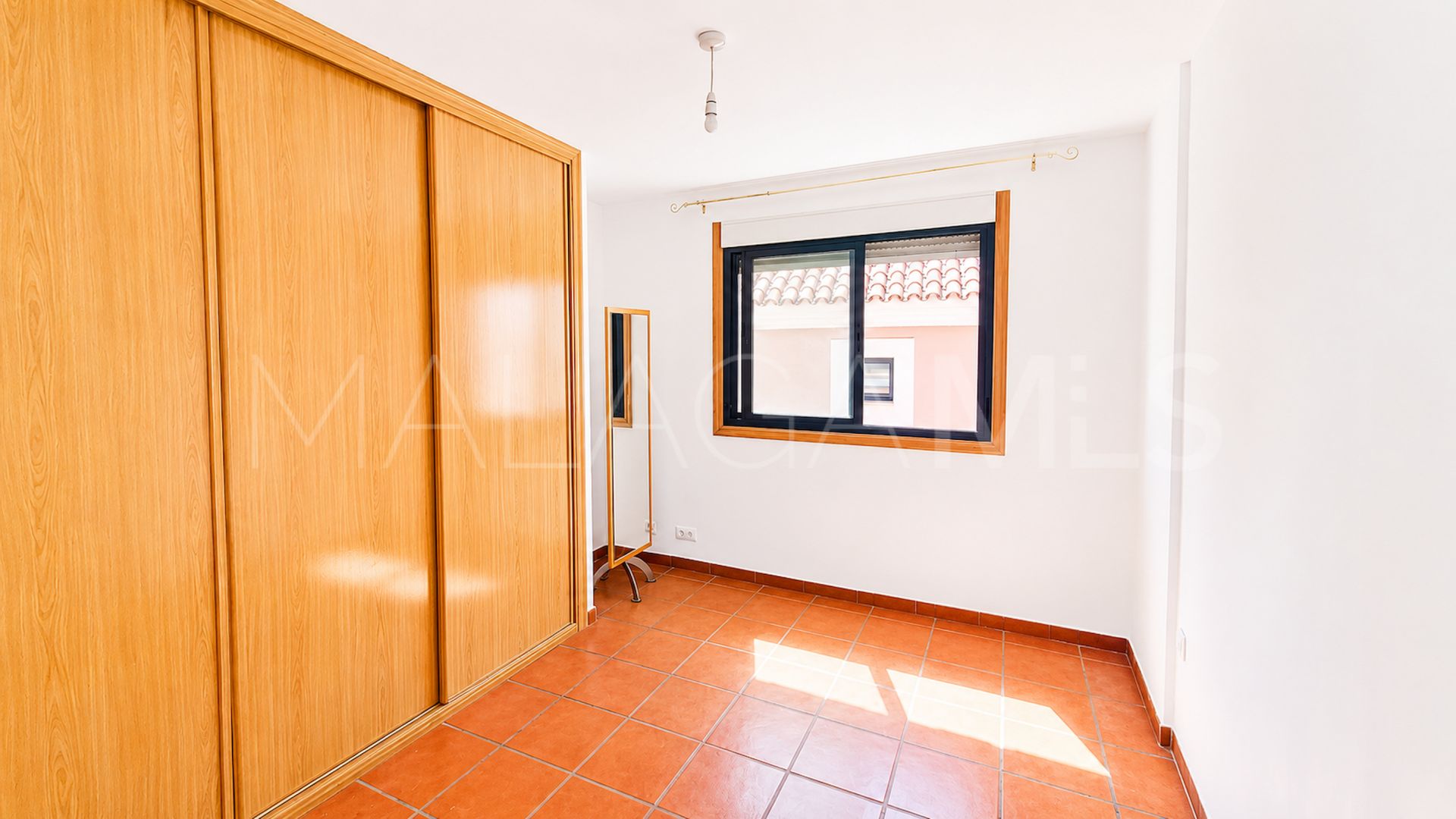 Buy villa in Sabinillas