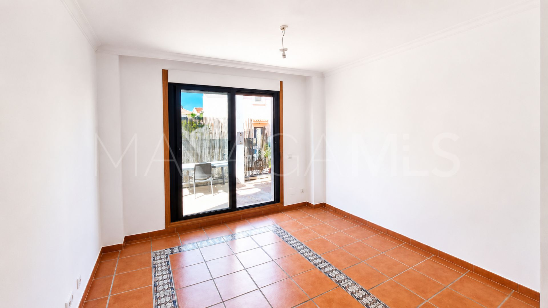 Buy villa in Sabinillas