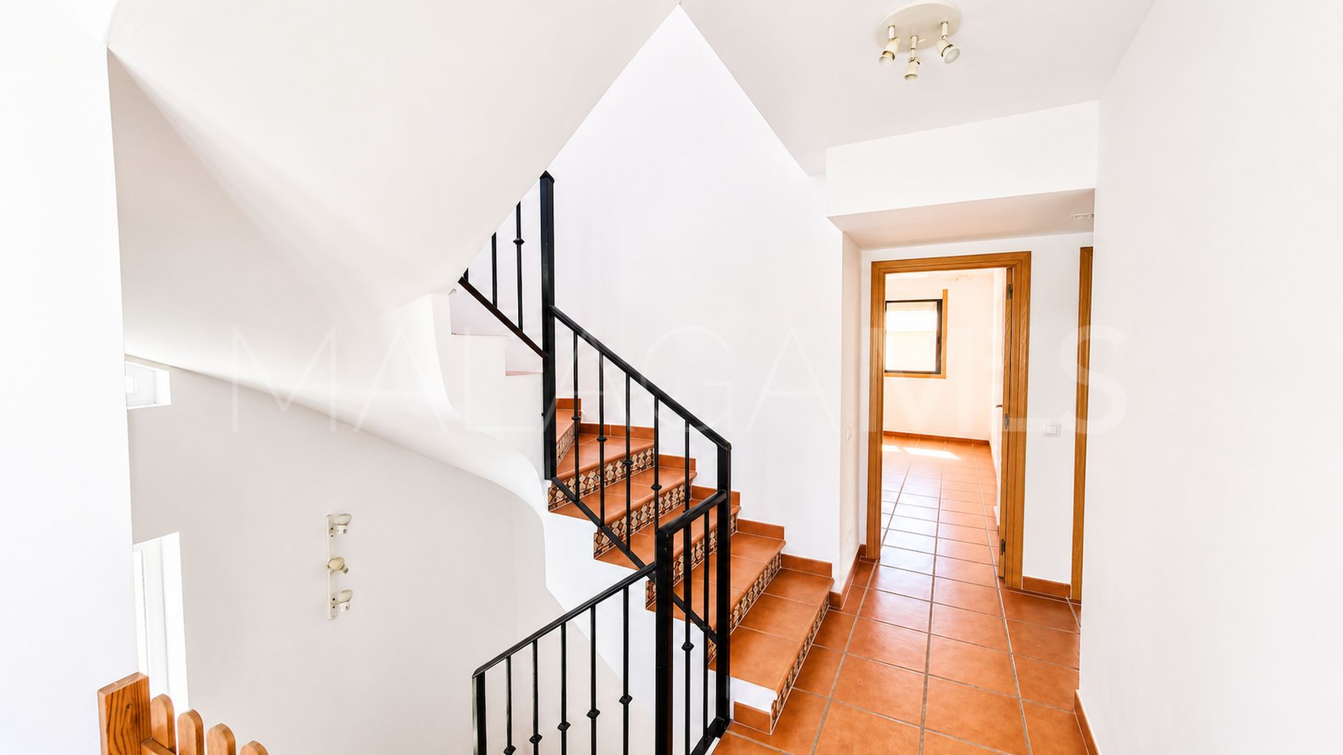 Buy villa in Sabinillas