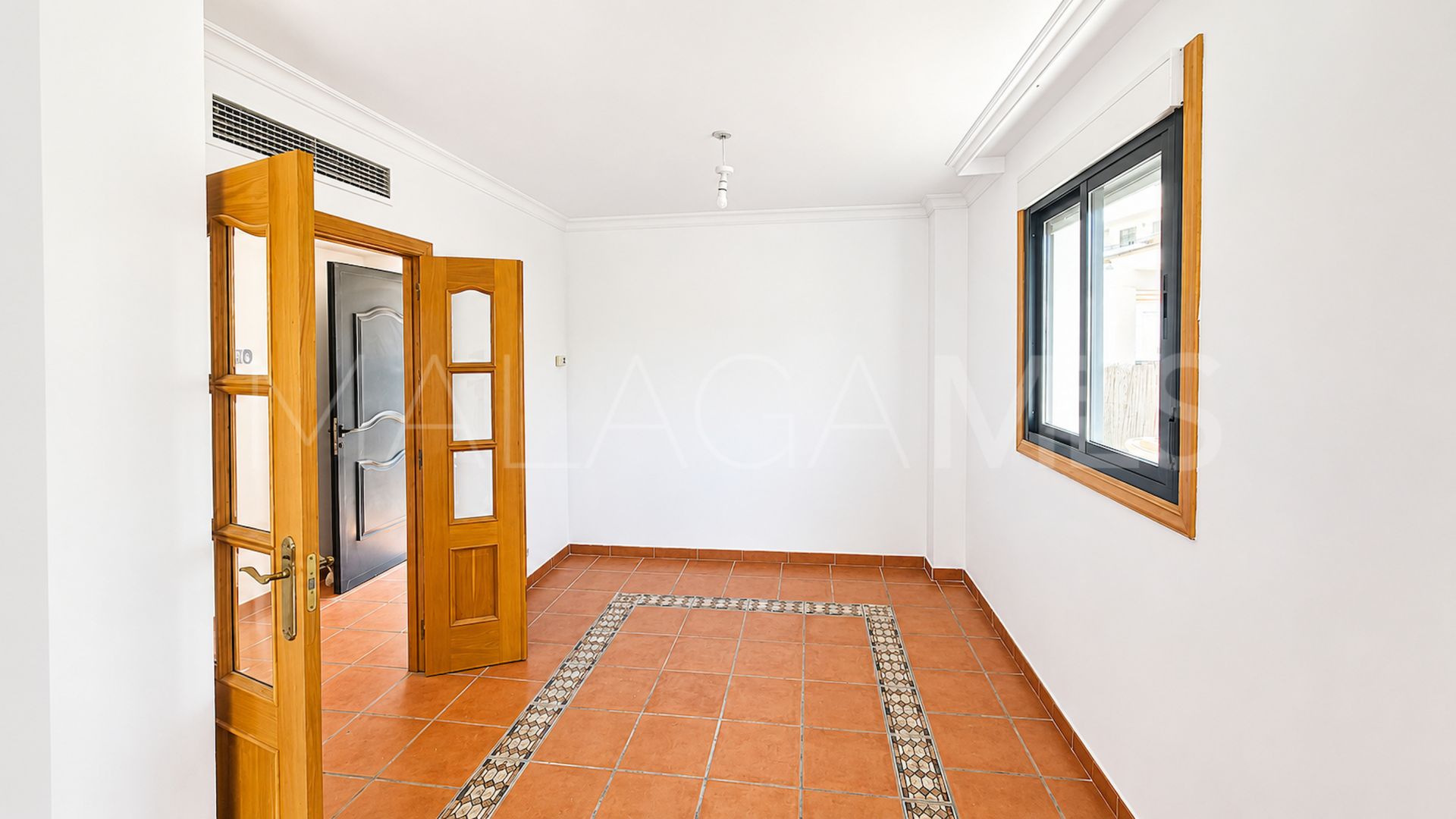 Buy villa in Sabinillas