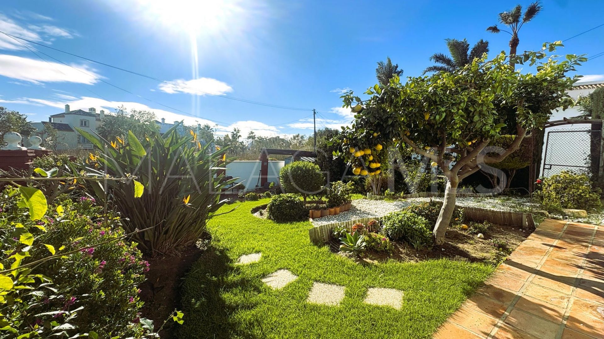 Villa for sale in Casares Playa