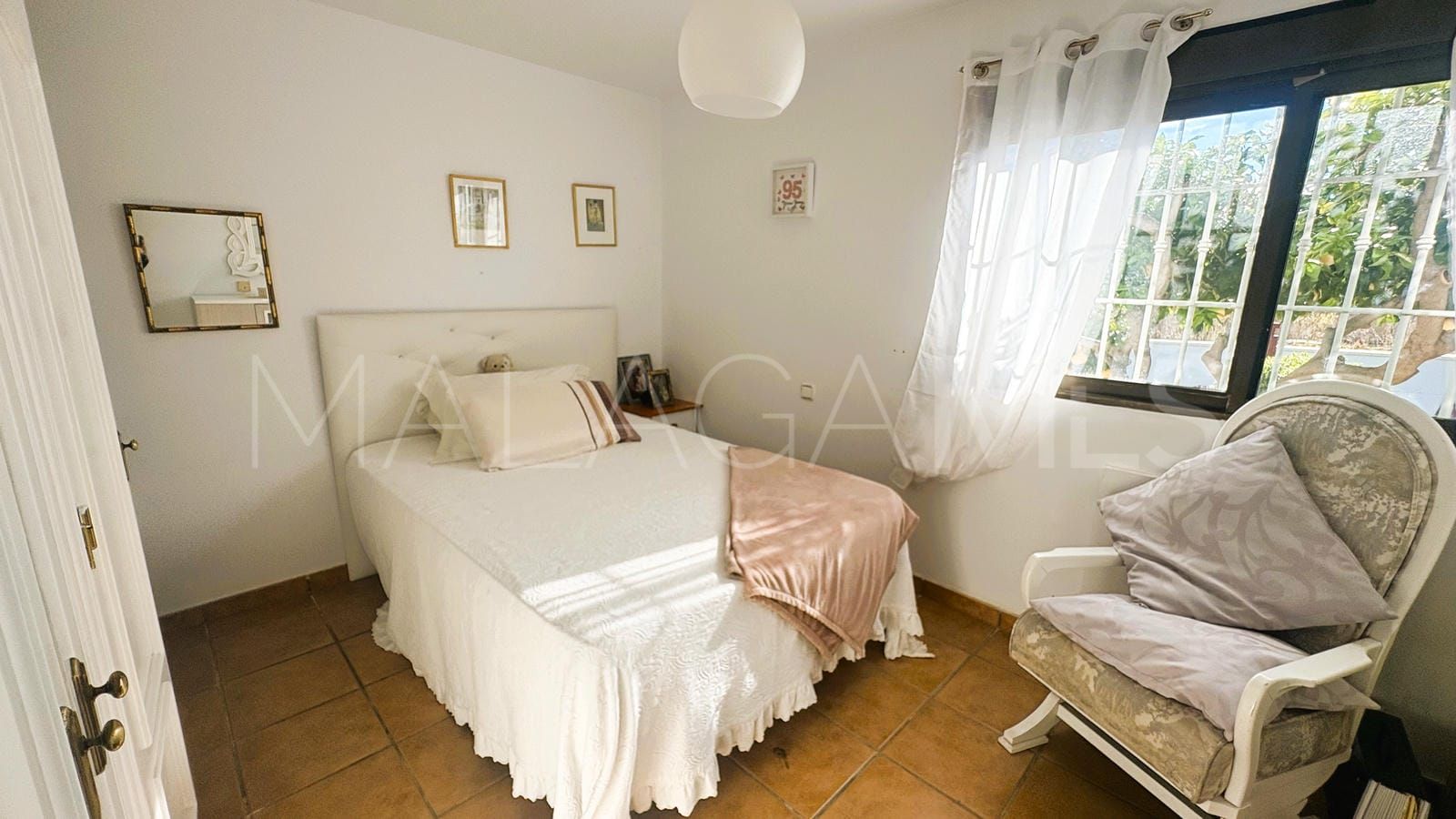 Villa for sale in Casares Playa