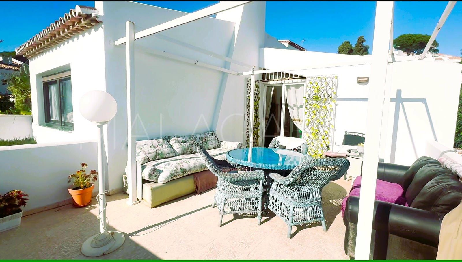 Villa for sale in Casares Playa