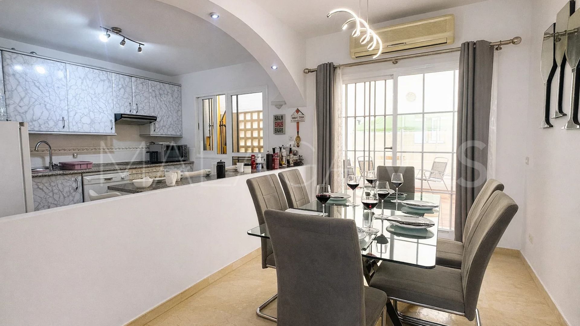 Adosado with 3 bedrooms a la venta in Manilva