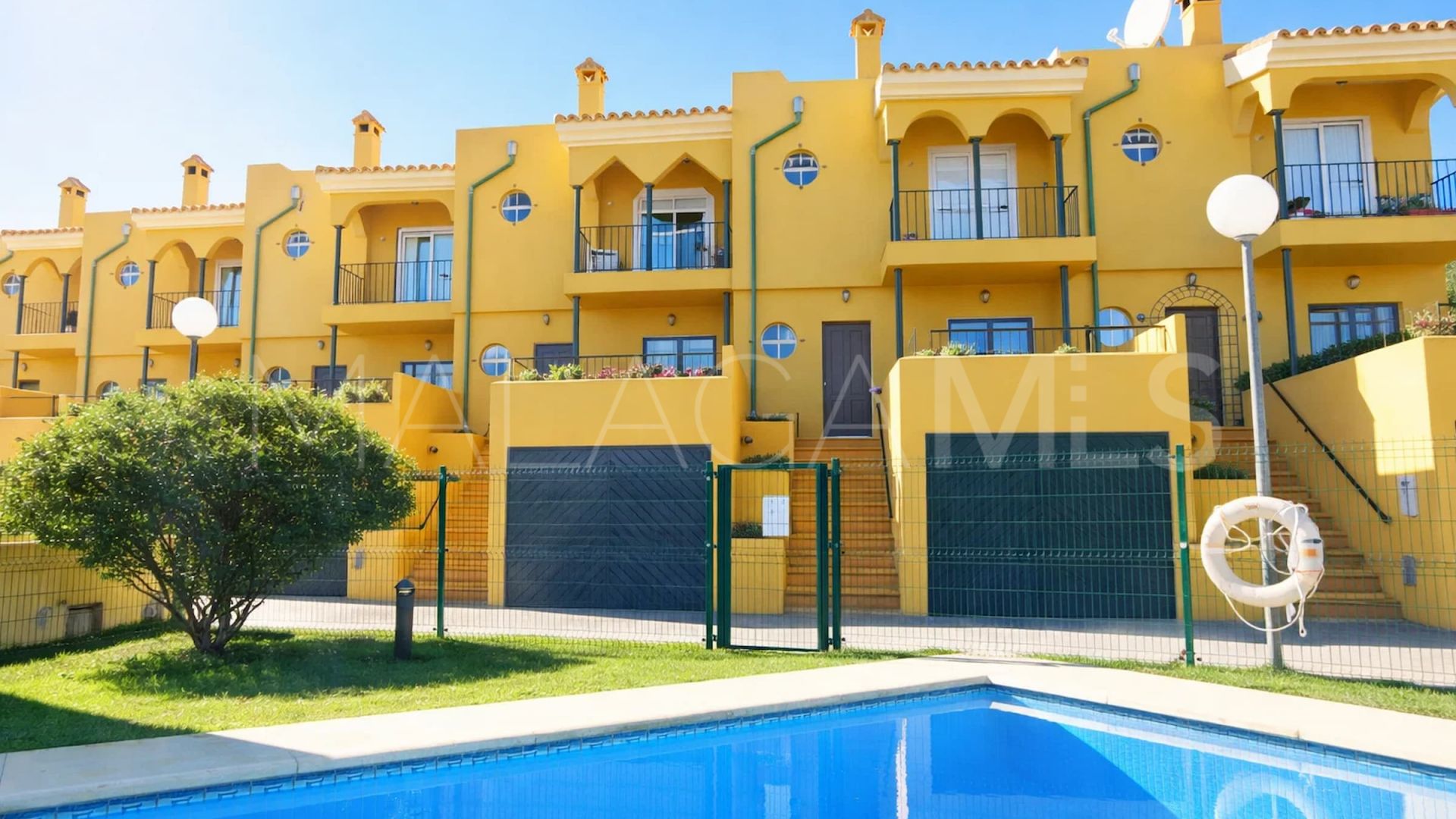 Adosado with 3 bedrooms a la venta in Manilva