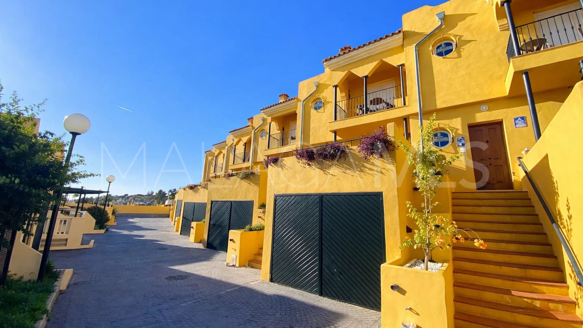 Adosado with 3 bedrooms a la venta in Manilva