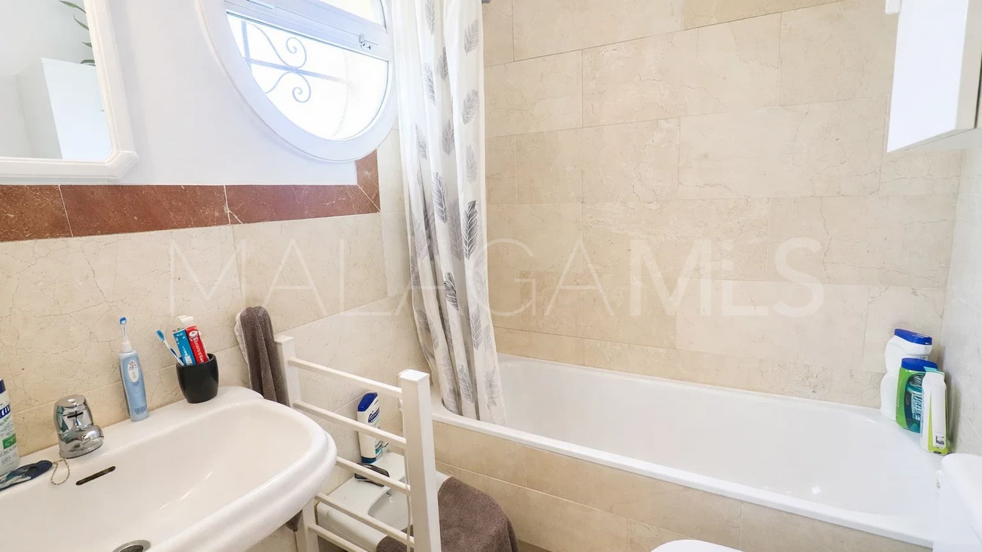 Adosado with 3 bedrooms a la venta in Manilva