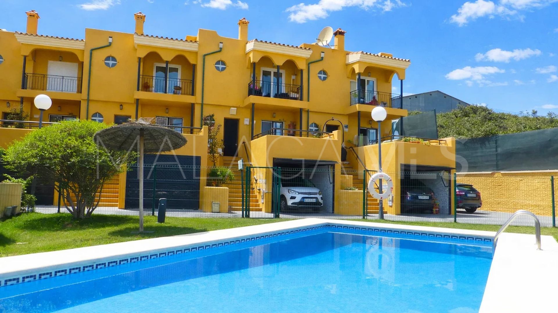 Adosado with 3 bedrooms a la venta in Manilva