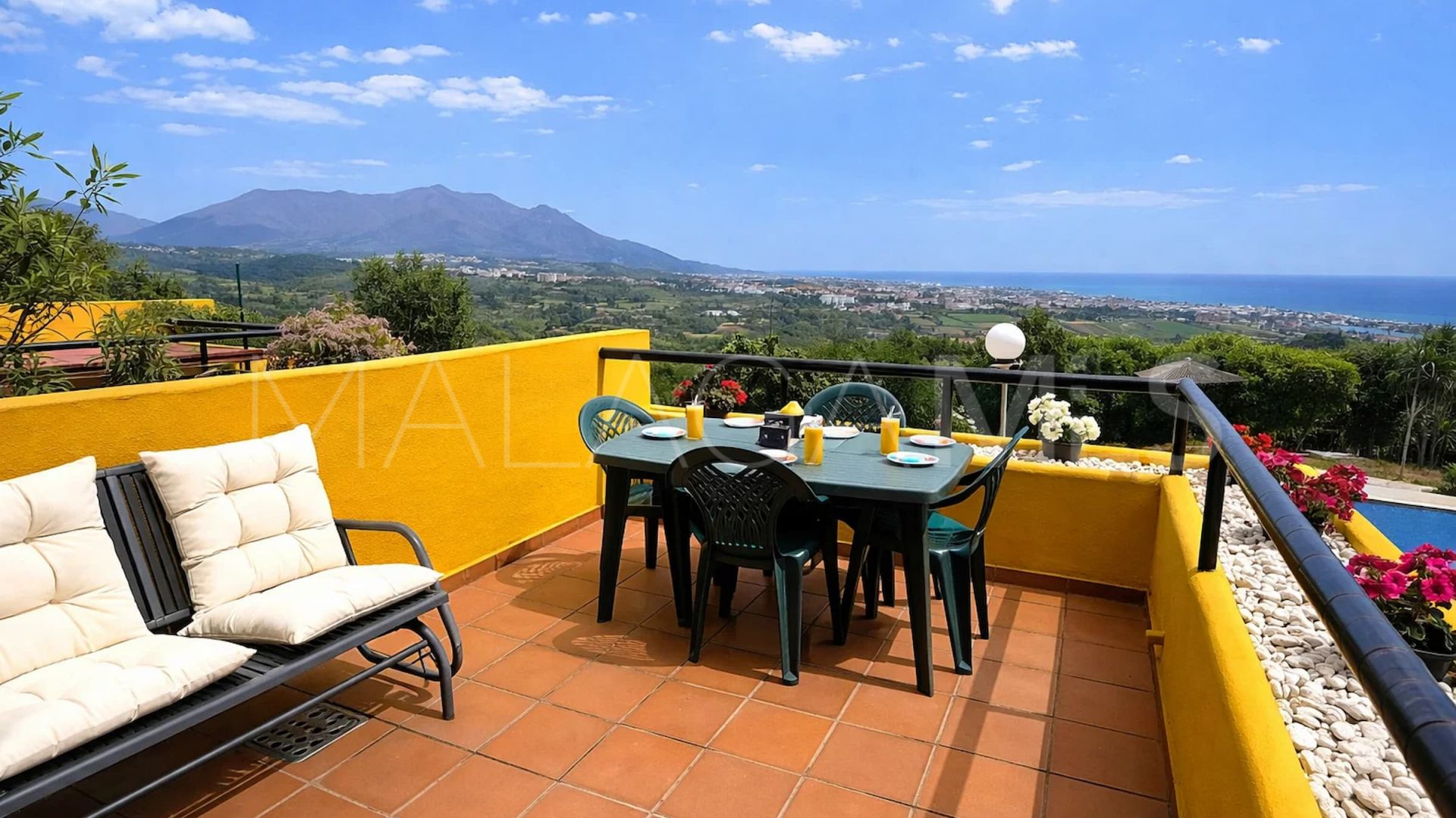 Adosado with 3 bedrooms a la venta in Manilva