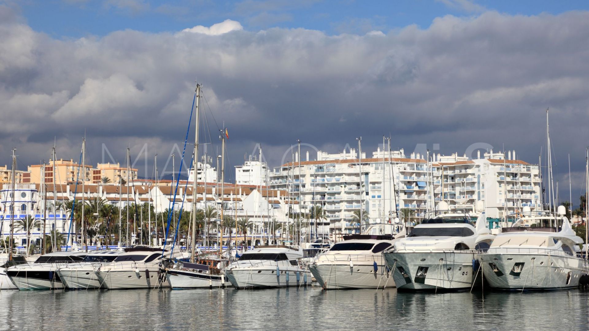 Lägenhet for sale in Estepona Stad