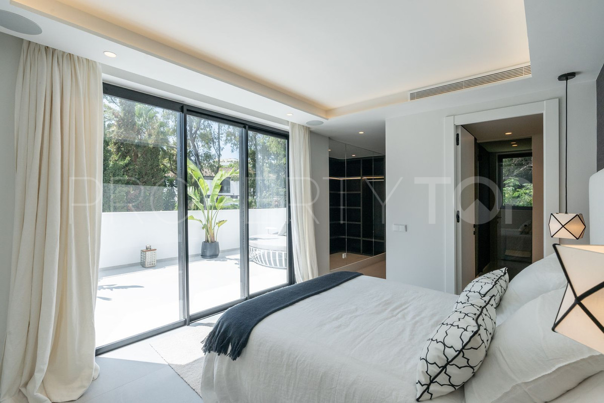 5 bedrooms studio in Las Brisas for sale