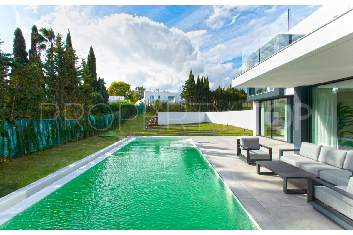 For sale villa in Estepona Hills