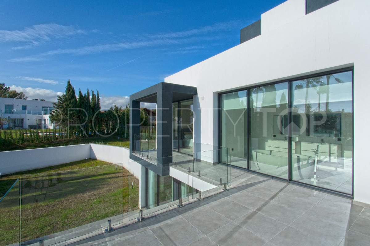 For sale villa in Estepona Hills