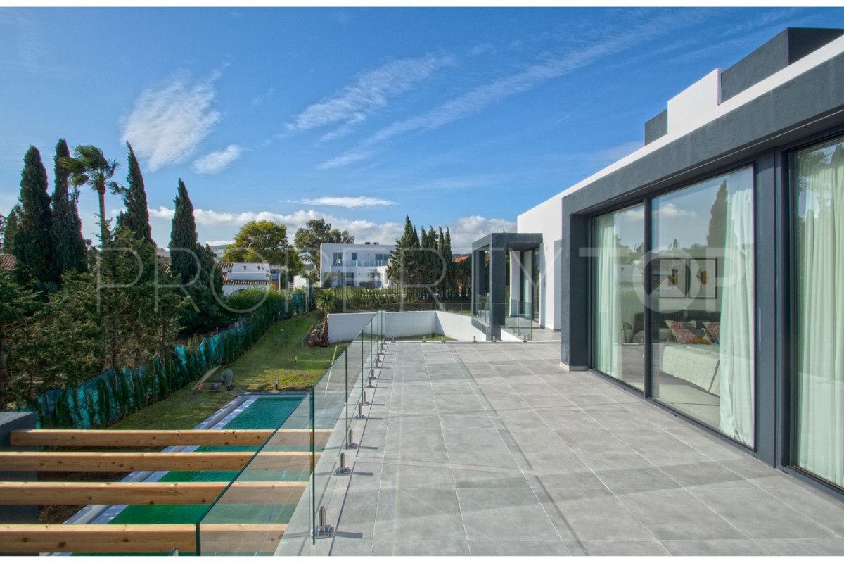 For sale villa in Estepona Hills