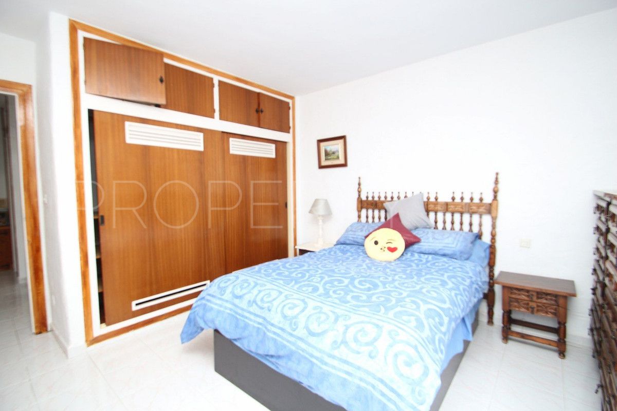 Comprar estudio de 4 dormitorios en Torreblanca