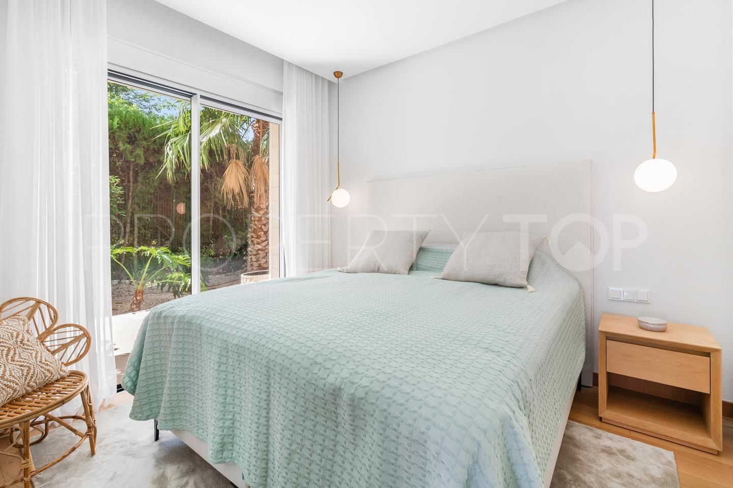 Estudio a la venta con 4 dormitorios en Las Lomas de Marbella