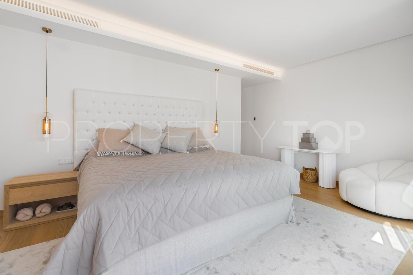 For sale studio with 4 bedrooms in Las Lomas de Marbella