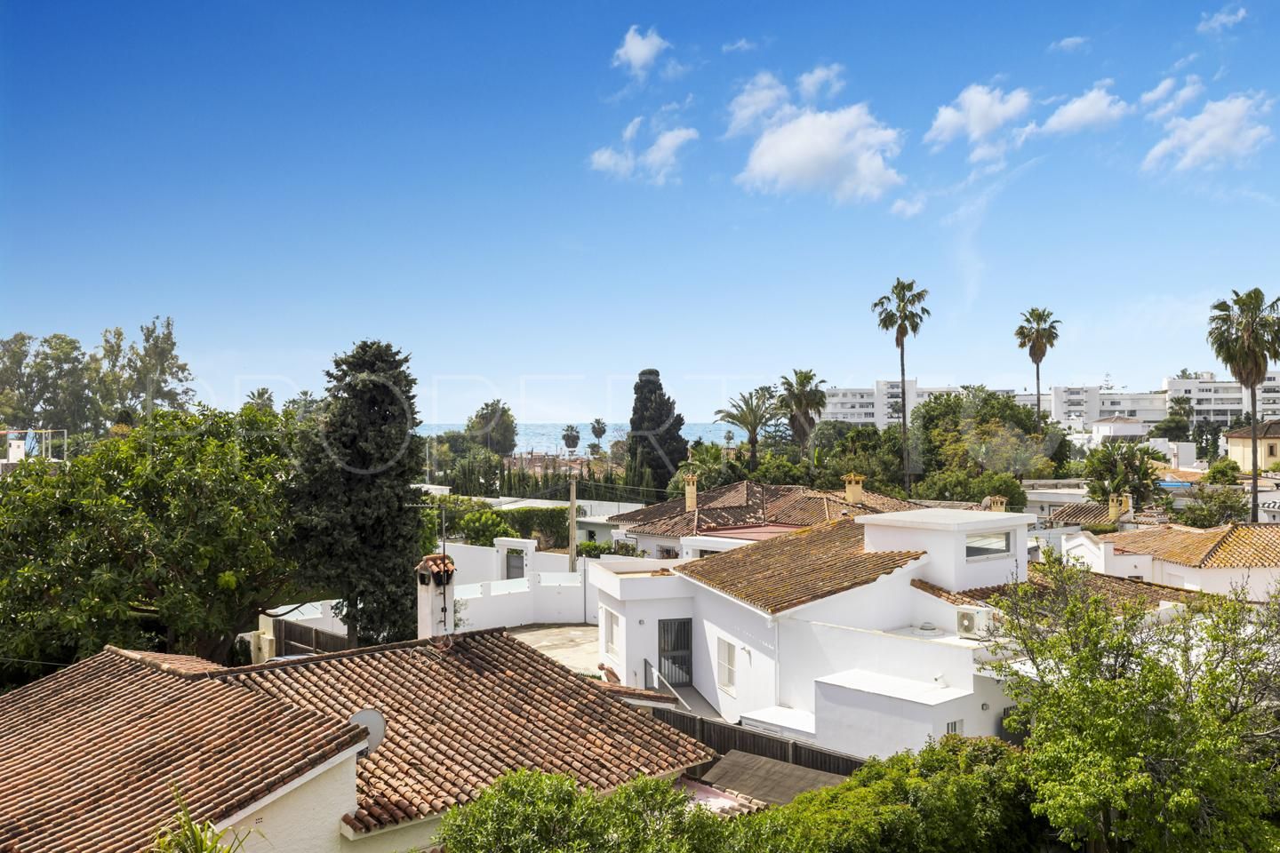 Comprar estudio de 5 dormitorios en Las Lomas de Marbella