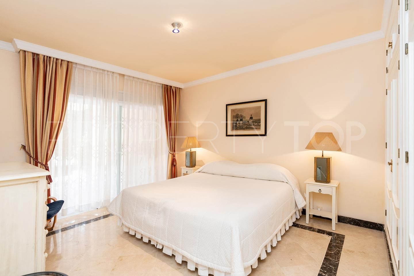 Comprar estudio de 6 dormitorios en Malaga