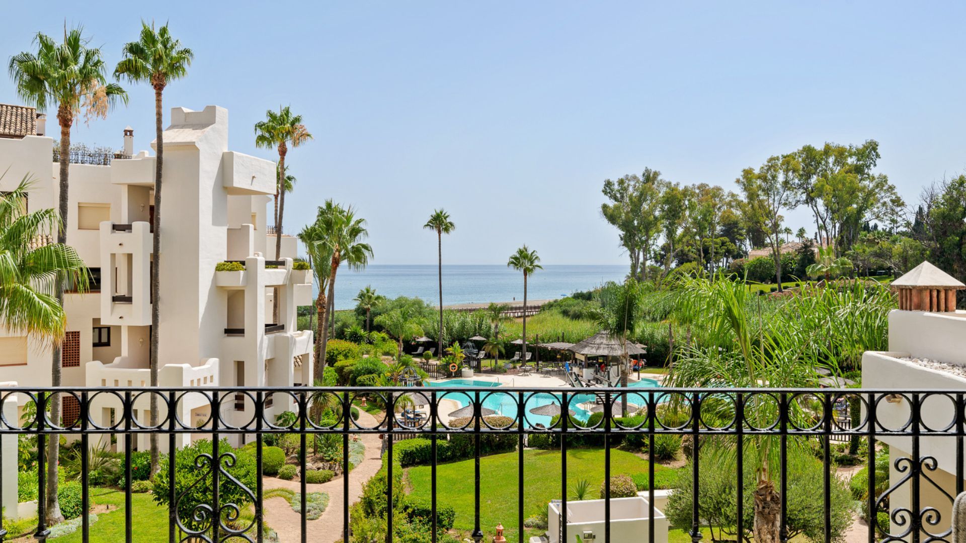 View of sea front garden and terrace in Bahía de Velerin, Estepona
