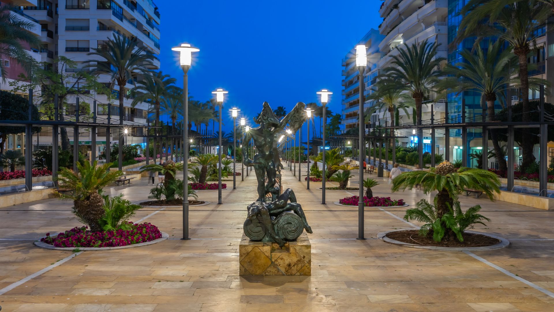 marbella centro avenida de dalí