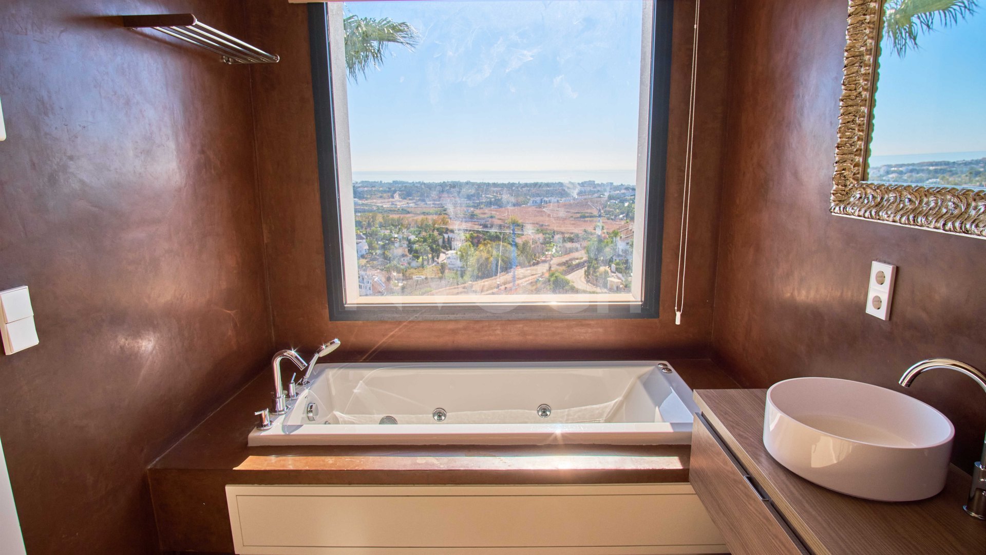 Villa with views in the Mirador del Paraíso, Benahavís