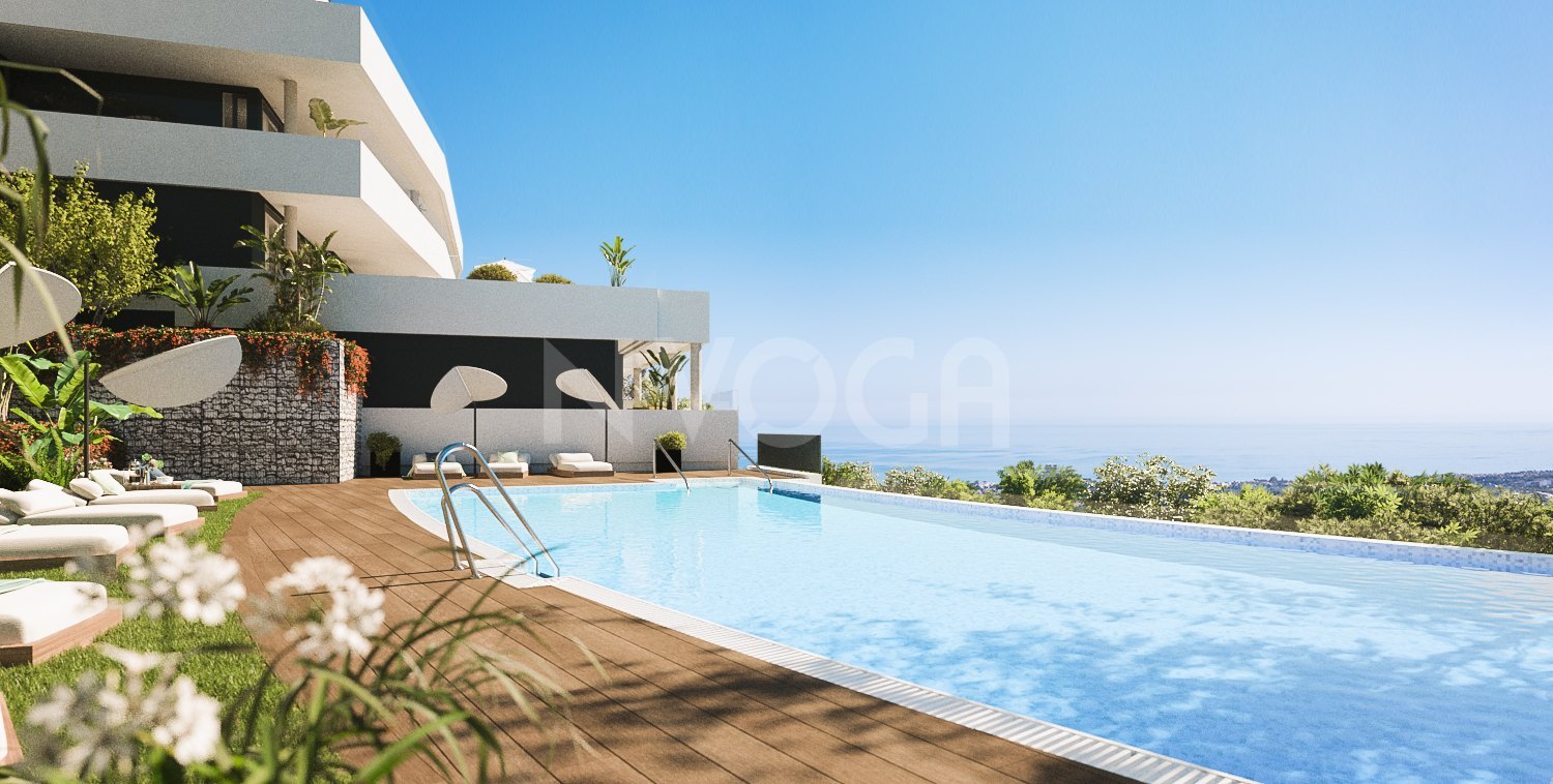 Magnificent new build flat with sea views and close to all amenities in Los Altos de Los Monteros, Marbella.