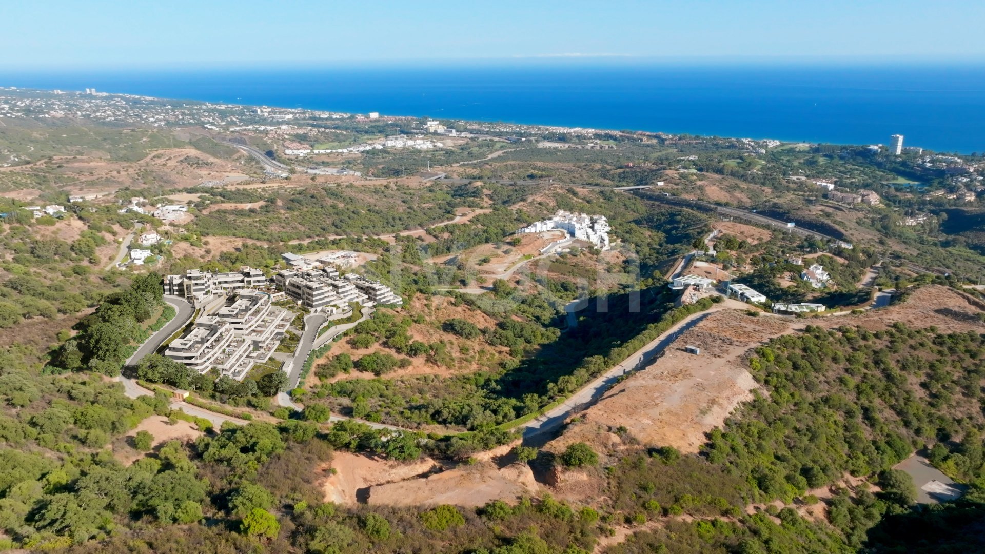 Magnificent new build flat with sea views and close to all amenities in Los Altos de Los Monteros, Marbella.