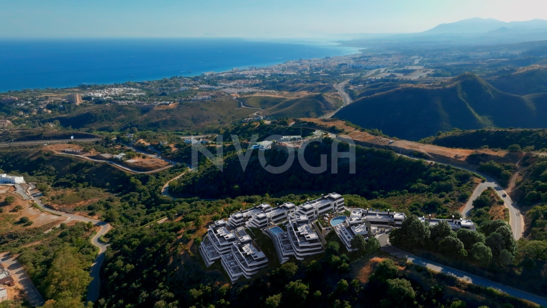 Magnificent new build flat with sea views and close to all amenities in Los Altos de Los Monteros, Marbella.