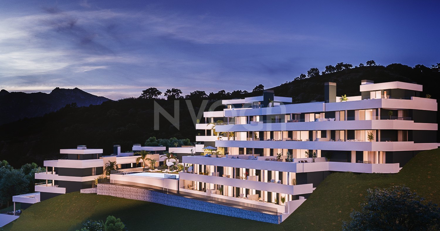 Magnificent new build flat with sea views and close to all amenities in Los Altos de Los Monteros, Marbella.