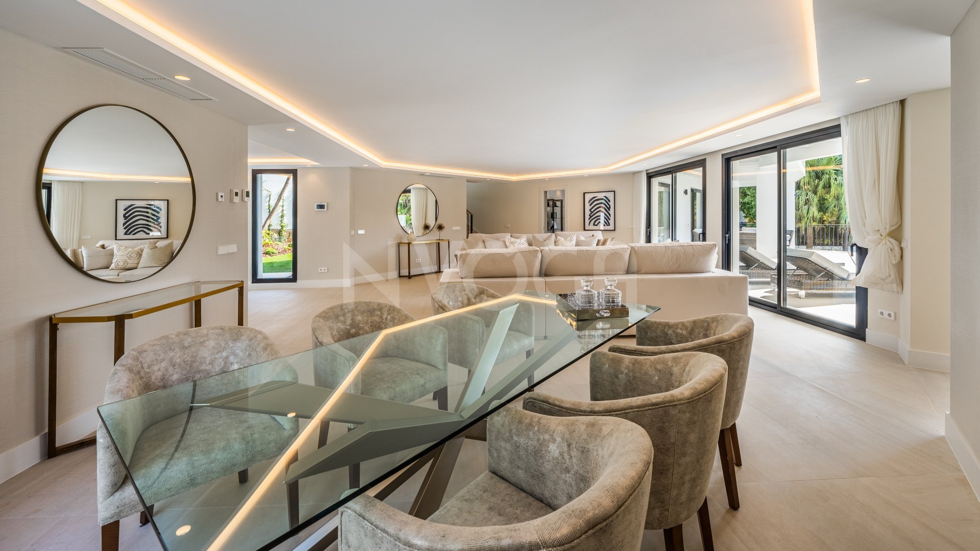 Preciosa villa contemporánea en El Paraíso, la Nueva Milla de Oro de Estepona