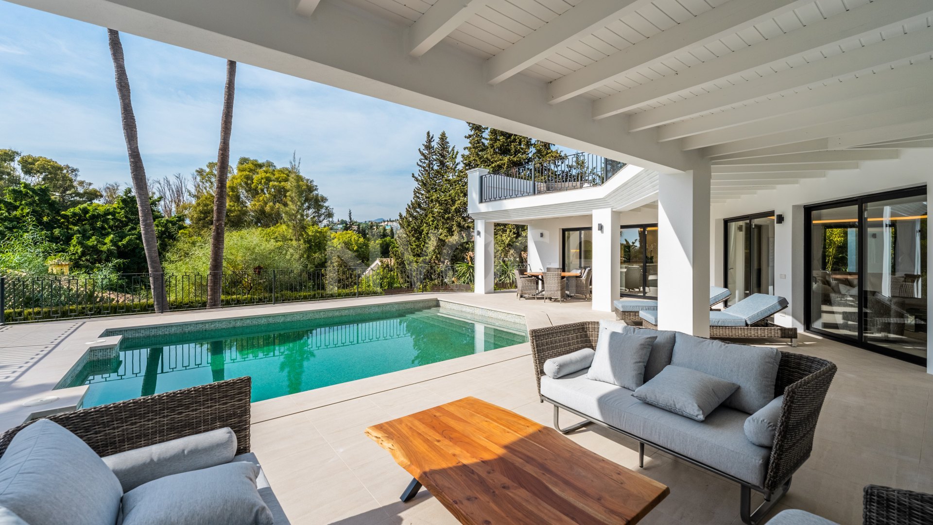 Preciosa villa contemporánea en El Paraíso, la Nueva Milla de Oro de Estepona