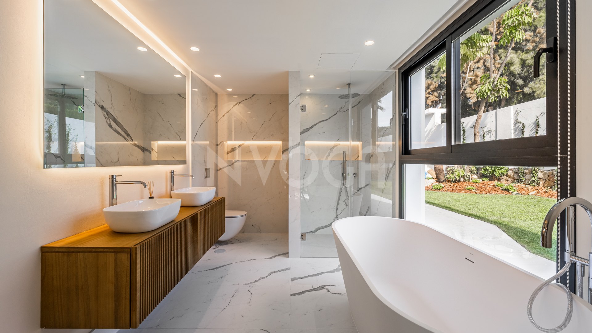 Preciosa villa contemporánea en El Paraíso, la Nueva Milla de Oro de Estepona