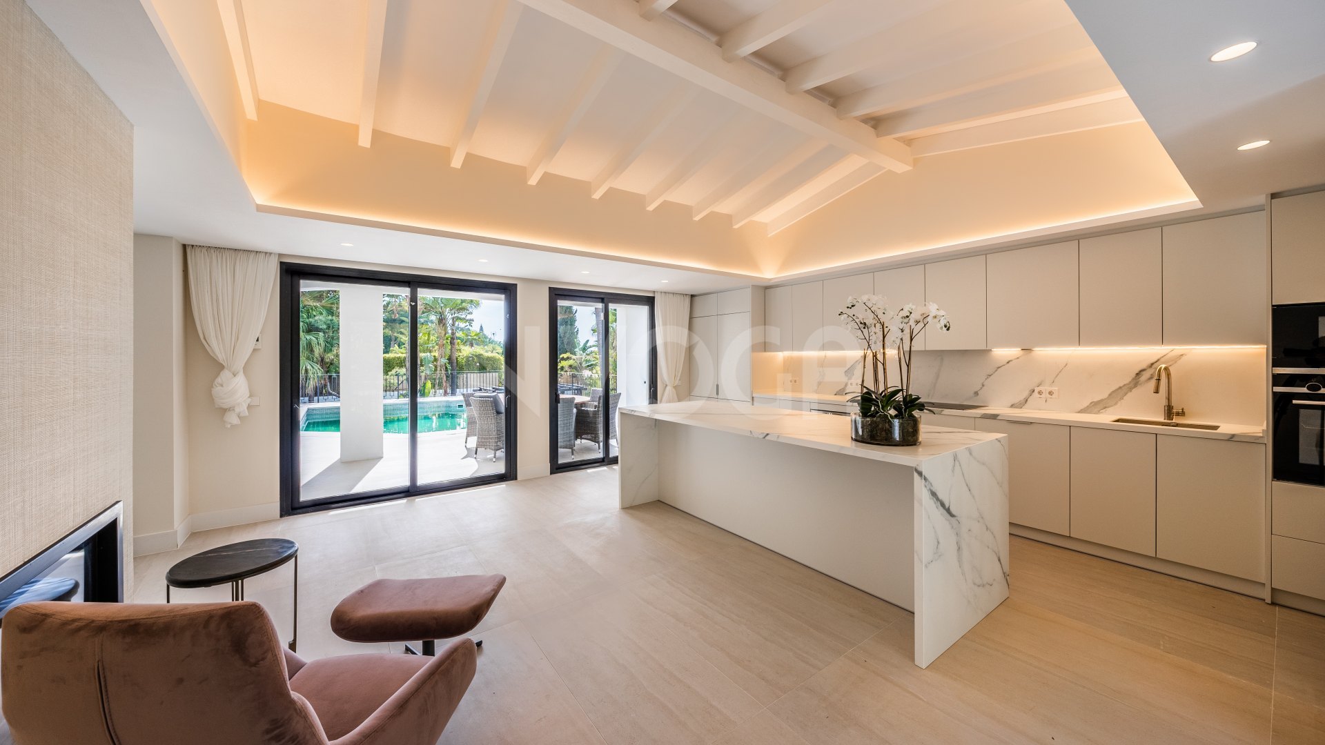 Preciosa villa contemporánea en El Paraíso, la Nueva Milla de Oro de Estepona