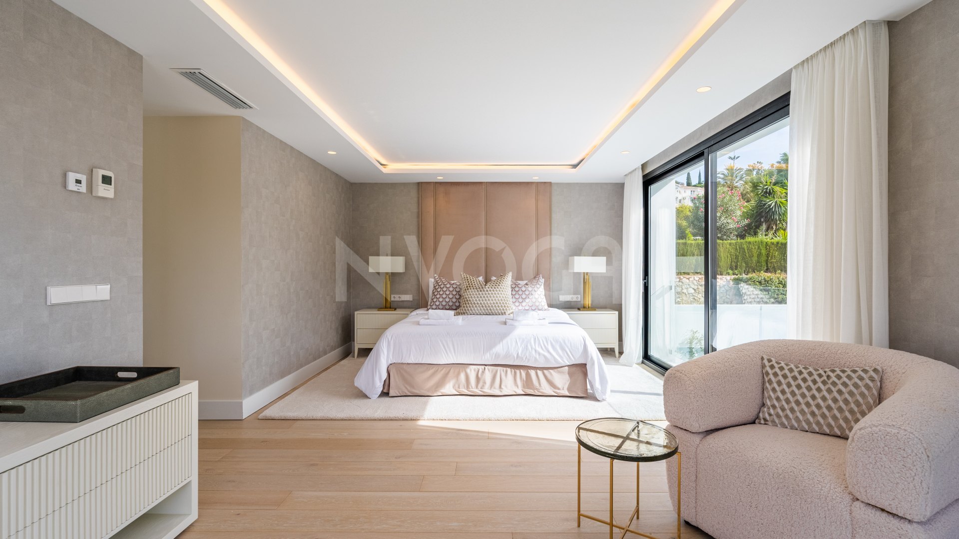 Preciosa villa contemporánea en El Paraíso, la Nueva Milla de Oro de Estepona