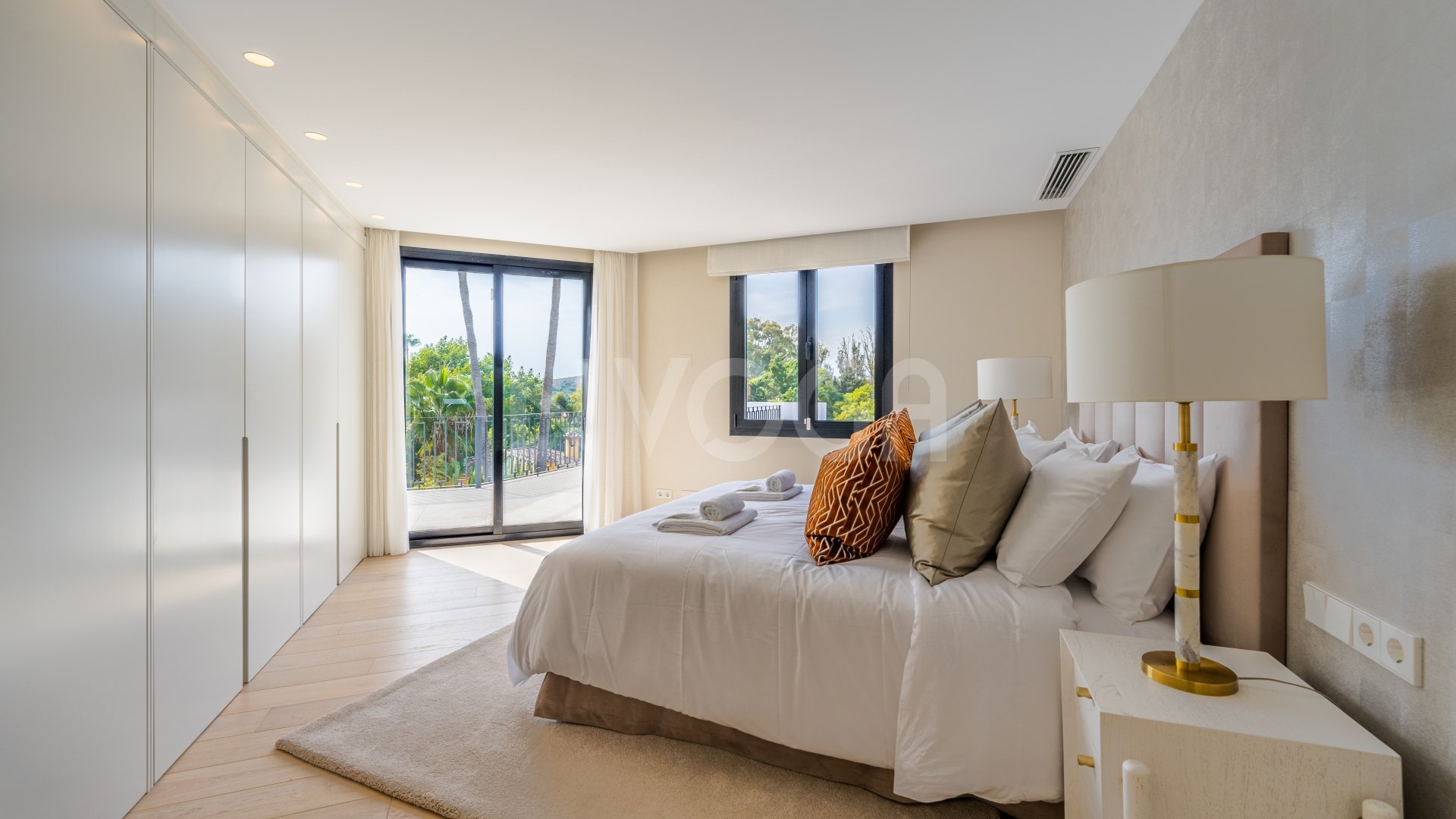 Preciosa villa contemporánea en El Paraíso, la Nueva Milla de Oro de Estepona