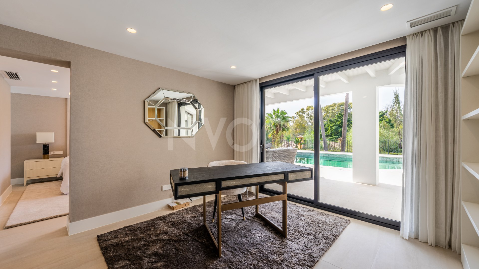 Preciosa villa contemporánea en El Paraíso, la Nueva Milla de Oro de Estepona