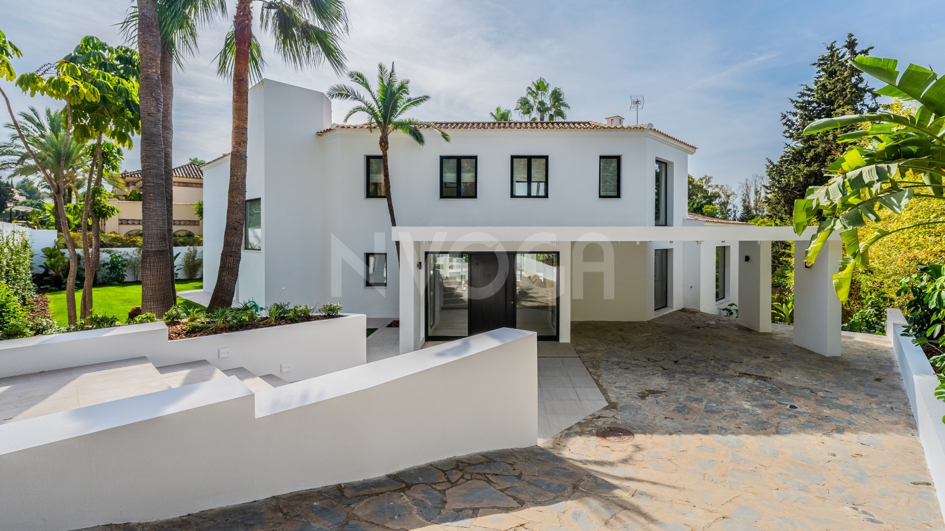Preciosa villa contemporánea en El Paraíso, la Nueva Milla de Oro de Estepona