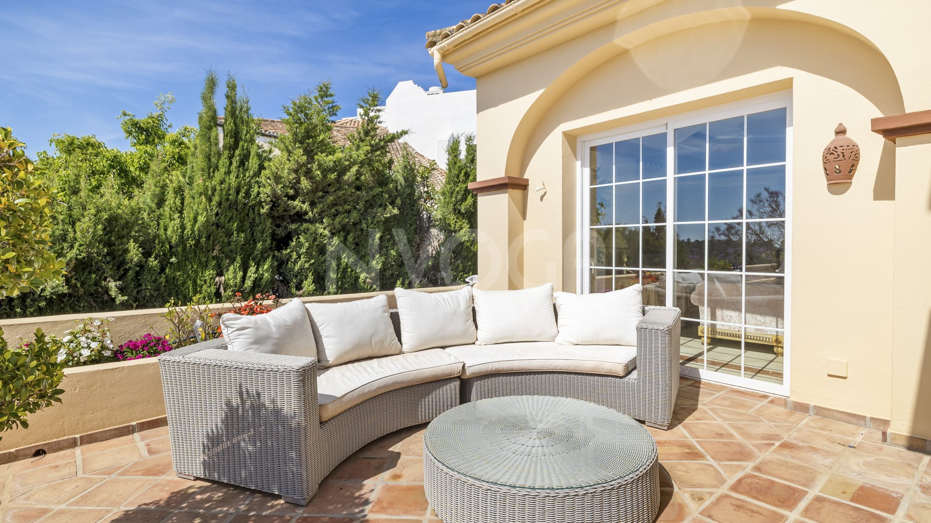 Classic style villa in El Paraíso Alto