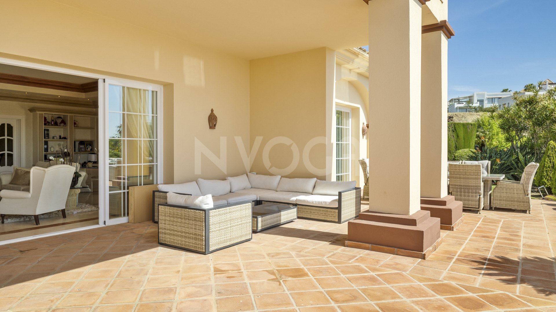 Classic style villa in El Paraíso Alto