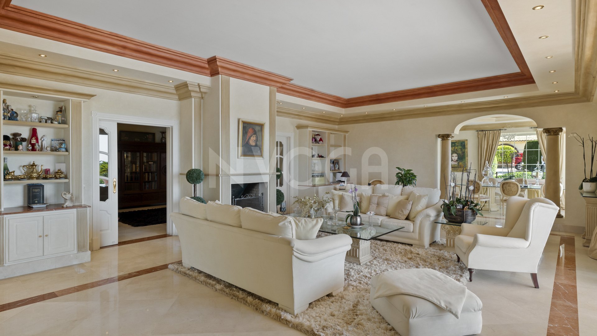Classic style villa in El Paraíso Alto